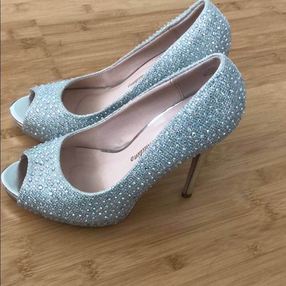 Silver beaded heels - Picture 2 of 6